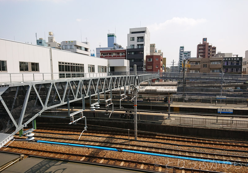 橋の上から見る東淀川駅