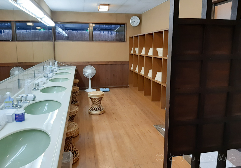アジール奈良の大浴場の脱衣所