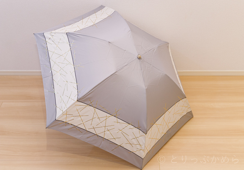 ジルスチュアートのオーロラの箔スティック柄の傘