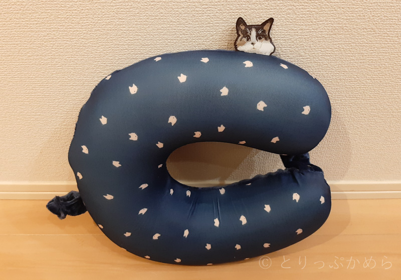 猫柄の首枕1